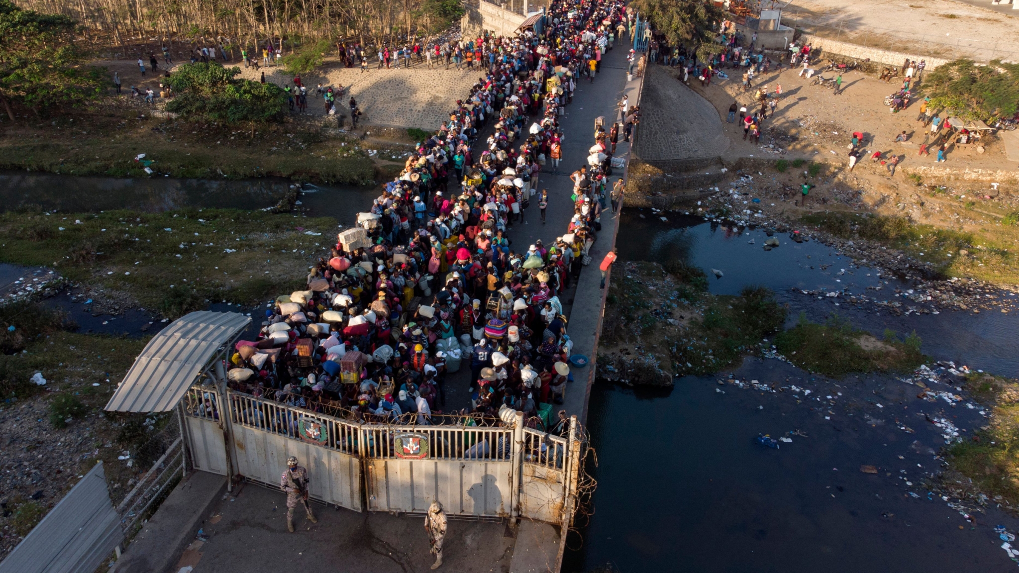 Crowd waits to cross border from Haiti to Dominican Republic