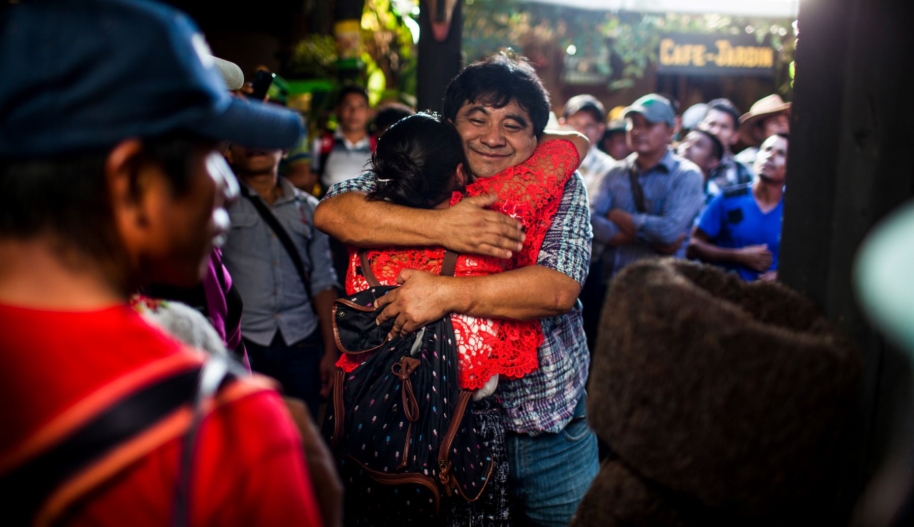 A member of the front in resistance against the hydroelectric dam hugs Bernardo Caal Xol just out of the second criminal court of first instance in Cobán, 18/07/2017. Bernardo's case was featured in Write for Rights in 2021. © Simone Dalmasso