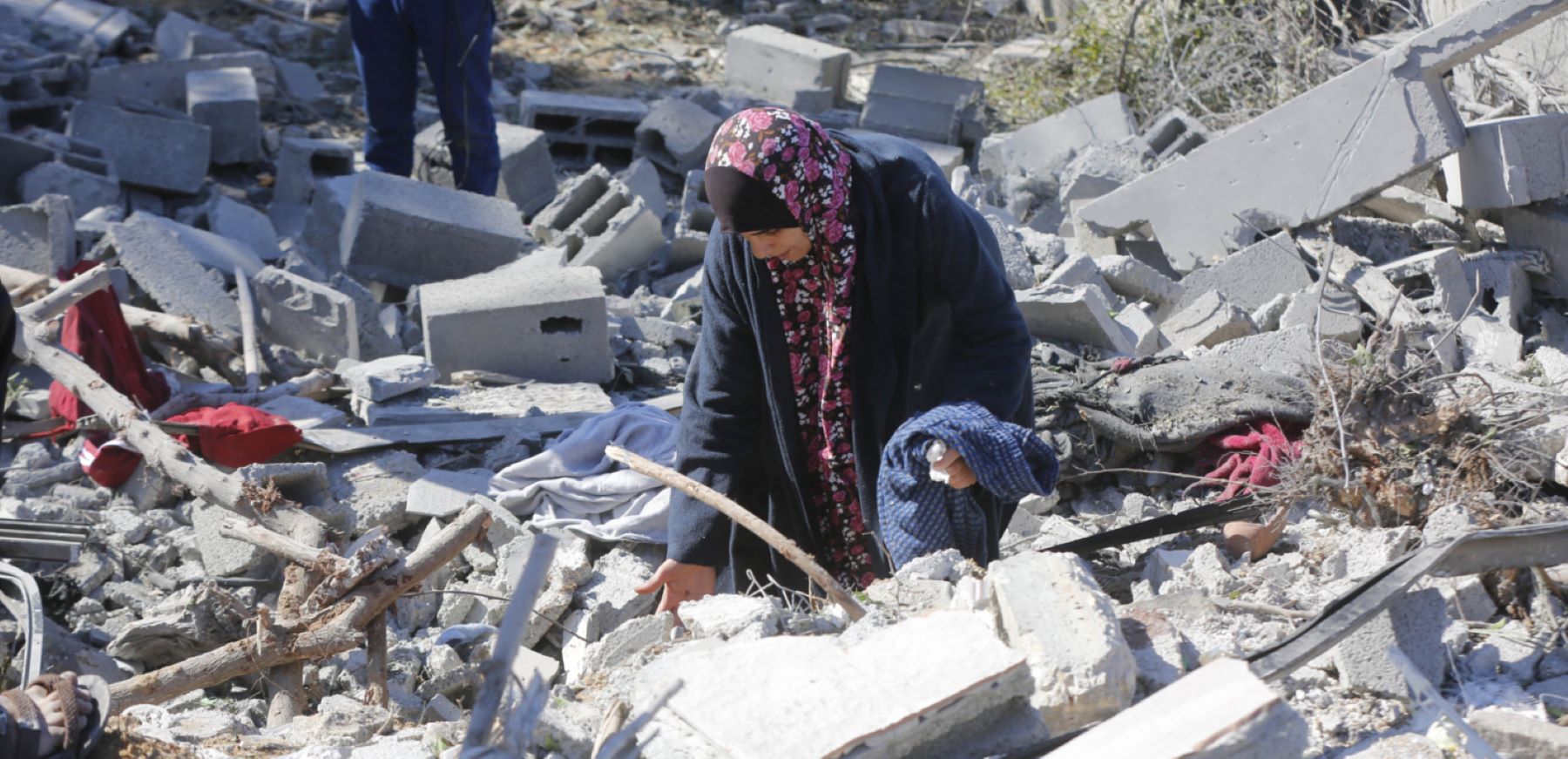 DEIR AL BALAH, GAZA - NOVEMBER 21: Residents make search and rescue efforts following an Israeli attack on a house belonging to the al-Haj family at the Nuseirat refugee camp in Deir al-Balah, Gaza on November 21, 2023. (Photo by Ashraf Amra/Anadolu via Getty Images)