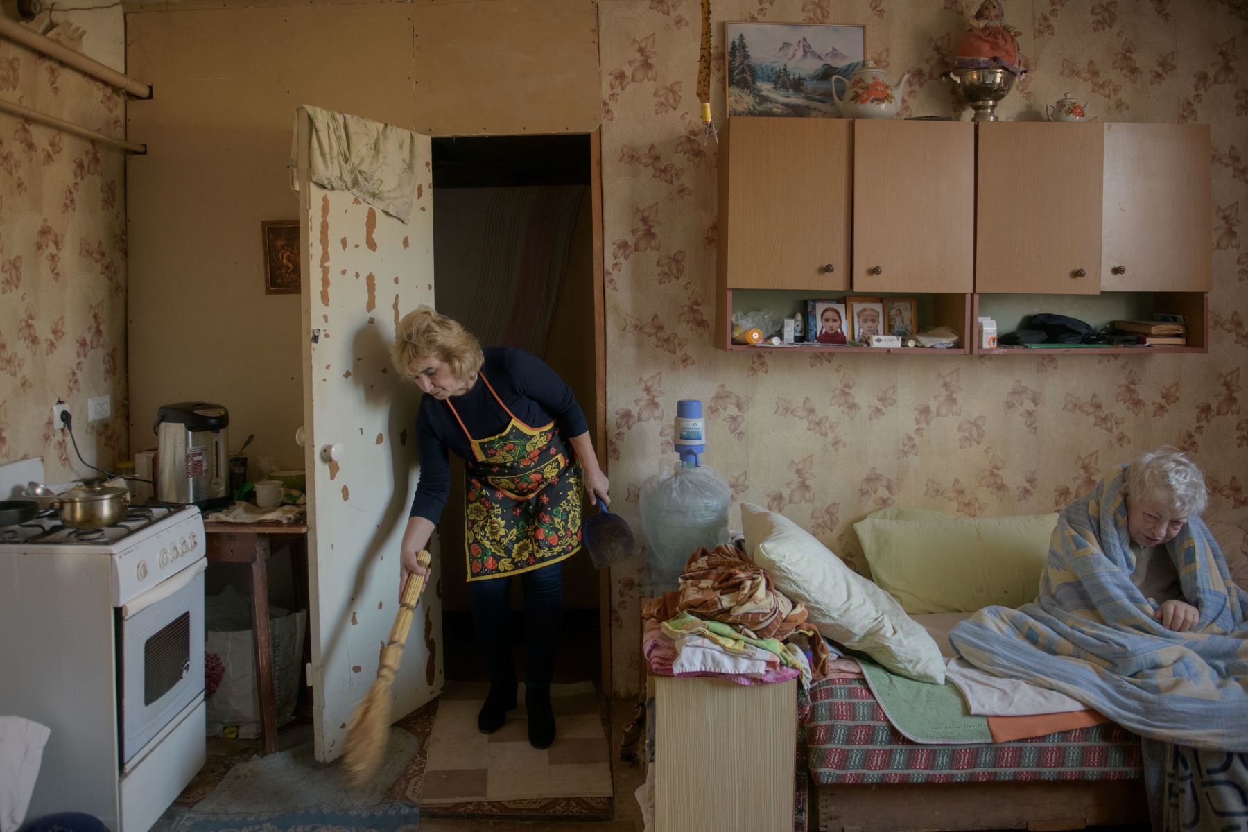 Kosivashchina, Sumy region, 7 November 2023. Panova Valentyna social worker with Vira Hodun. Photo by Amnesty International.
