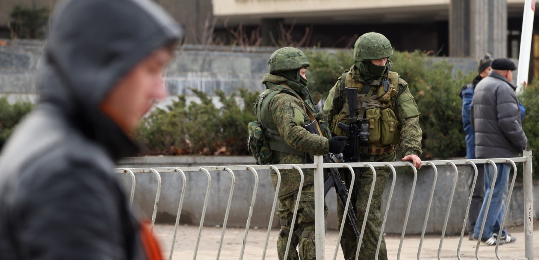 Heavily-armed soldiers without identifying insignia and pro-Russian militants guard the Crimean parliament building on March 1, 2014 in Simferopol, Ukraine. Photo by Sean Gallup/Getty Images,