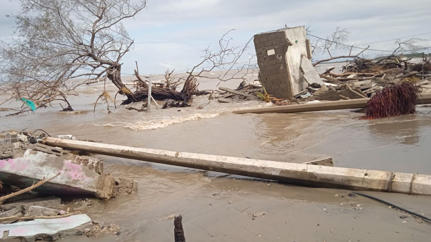 A photo of the extent of destruction caused by tidal waves. Image credit: Comunidad el Bosque