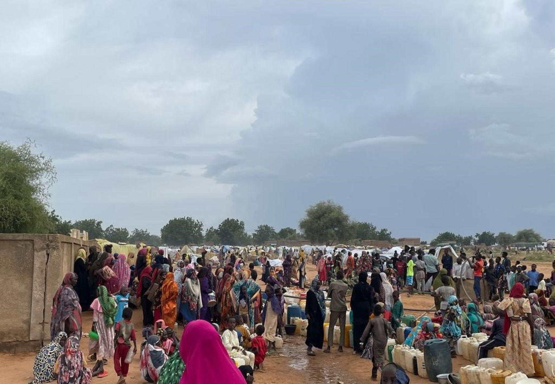 Sudanese refugees queuing up to fetch water in Adre, Eastern Chad, 26 June 2023. Photo by Amnesty International.
