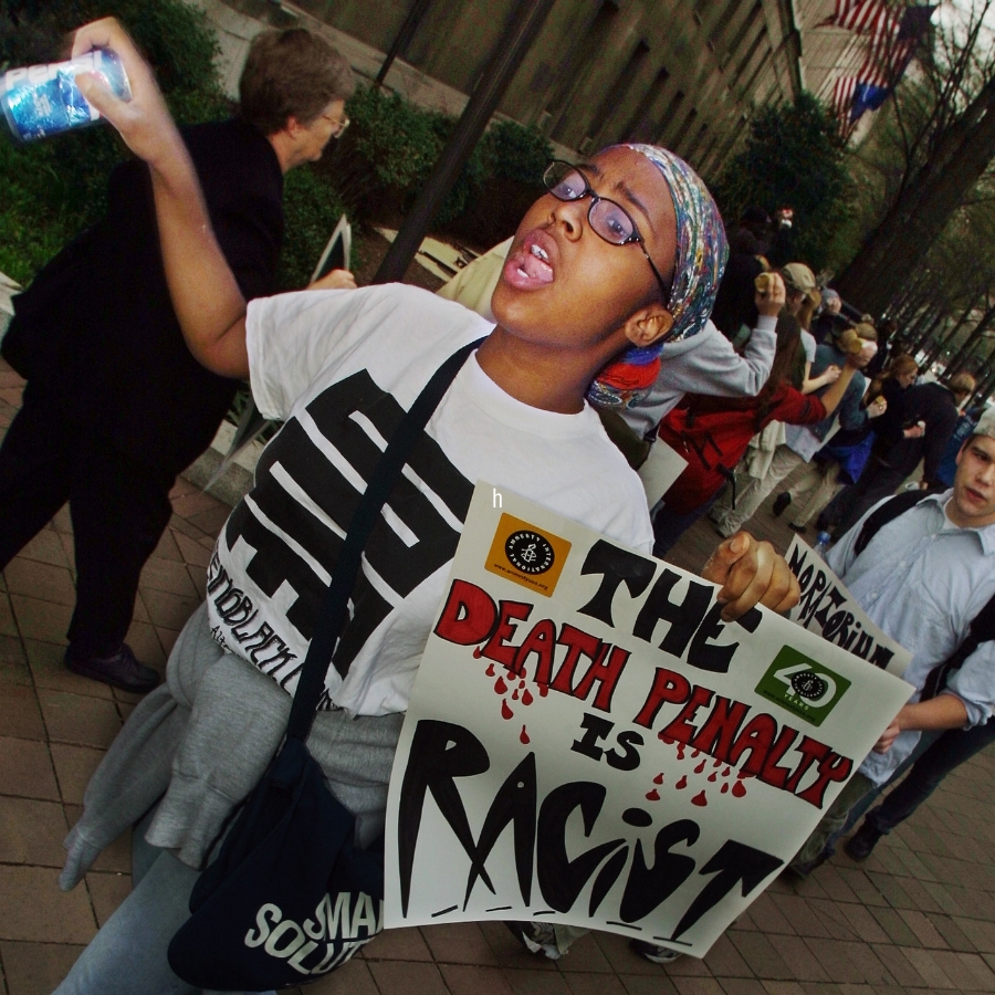Howard University student Marpessa Andrews, joins fellow Amnesty International activists during a protest against capital punishment in front of the Justice Department building April 12, 2002 in Washington, DC. (Photo by Manny Ceneta/Getty Images)