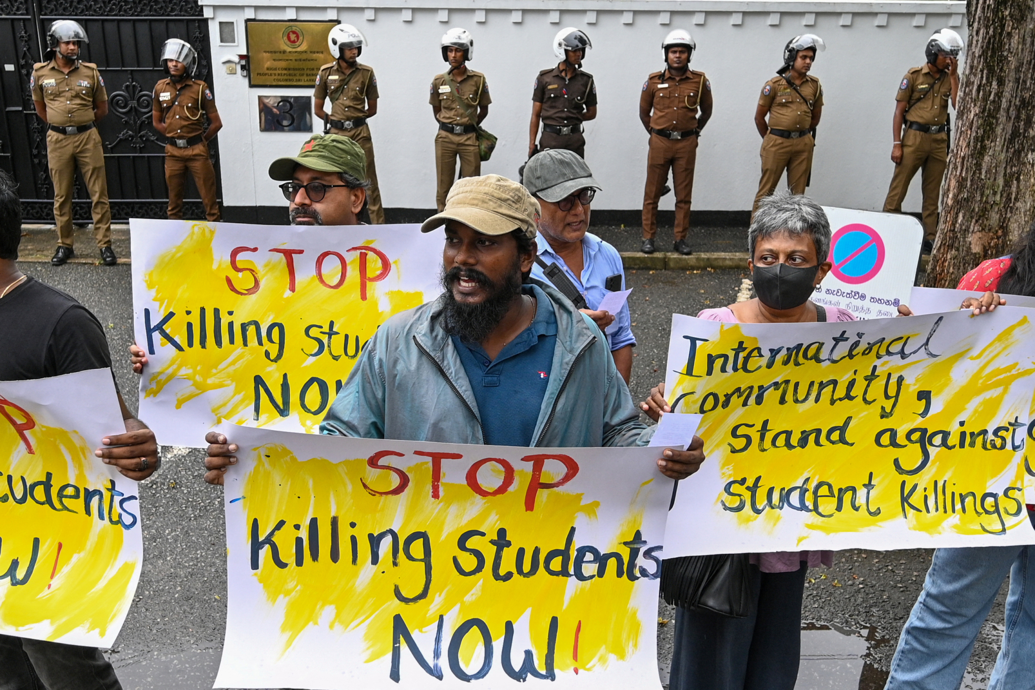 Activists demonstrate in front of the Bangladesh High Commission (embassy) in the capital Colombo on July 22, 2024, demanding an end to a government crackdown against protesters opposing a controversial job allocation quota system. © ISHARA S. KODIKARA/AFP via Getty Images.