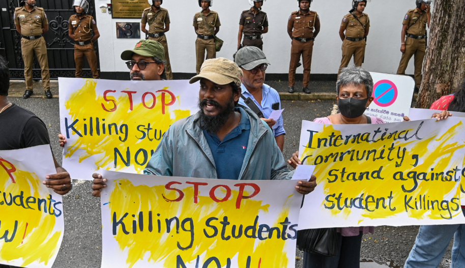 Activists demonstrate in front of the Bangladesh High Commission (embassy) in the capital Colombo on July 22, 2024, demanding an end to a government crackdown against protesters opposing a controversial job allocation quota system. © ISHARA S. KODIKARA/AFP via Getty Images.