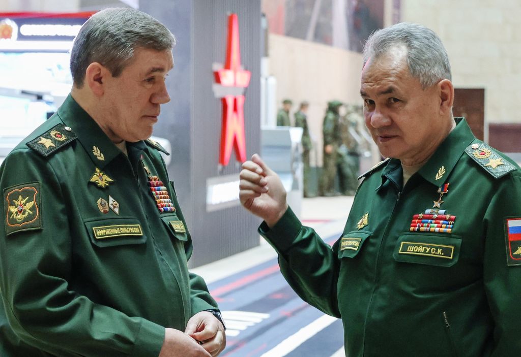 2 official officers from Russia having a conversation