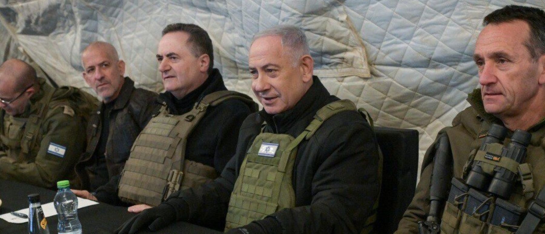 Israeli Prime Minister Benjamin Netanyahu (2nd R) visits the peak of Hermon Mount (Jabal al-Sheikh) on the Syrian side of the border after the fall of the Baath regime in Syria on December 17, 2024. © Ma’yan Toaf / Israel GPO / Handout/Anadolu via Getty Images