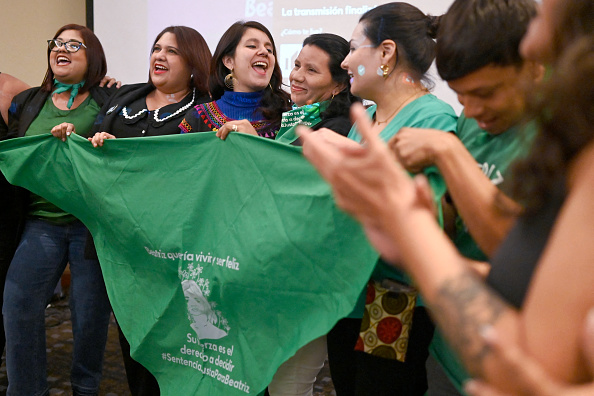 Beatriz’s family and supporters celebrate the ruling of the Inter-American Court of Human Rights. © MARVIN RECINOS/AFP/Getty Images