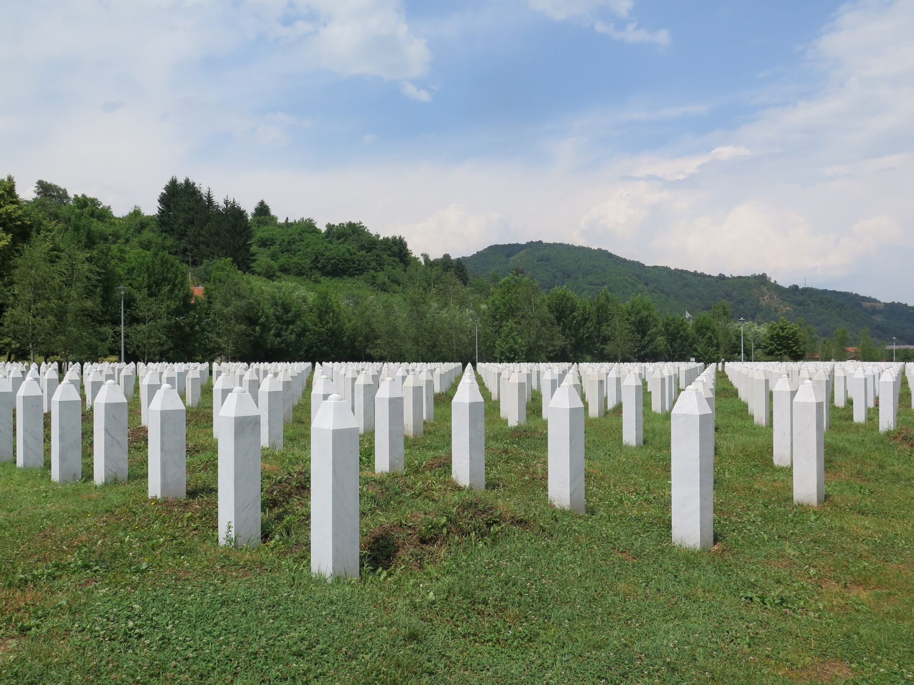 Graves at the Srebrenica-Potocari Memorial Centre. Photo by Amnesty International.