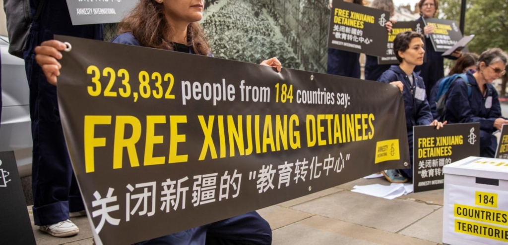 Petition handover at the Chinese Embassy in London, demanding the release of all people detained in internment camps and in prisons in Xinjiang, 7 October 2021. © Amnesty International