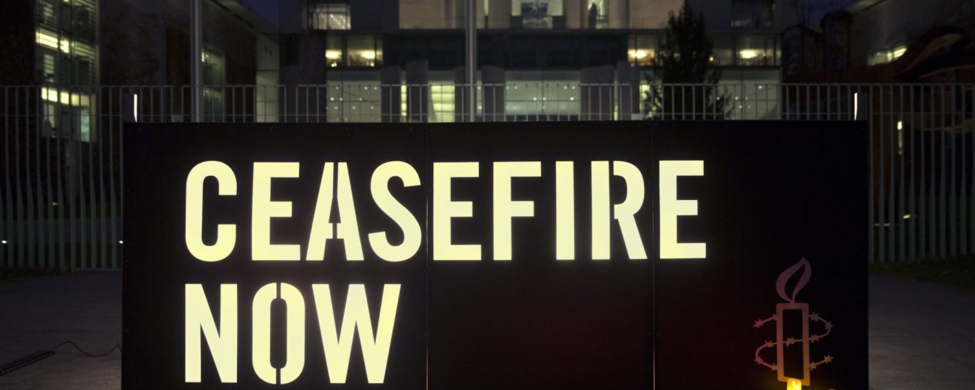 Ceasefire Now banner © Stephane Lelarge/Amnesty International